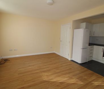 1 bed Apartment - To Let - Photo 2