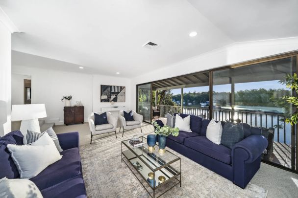 Prestigious Waterfront Haven in Idyllic Blue-Chip Location - Photo 1