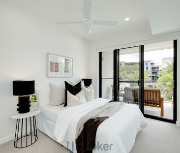 LUXURY LAKESIDE LIVING - Photo 5