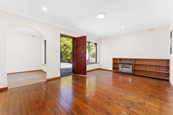 Fantastic home offers convenient location and spacious living - Photo 1