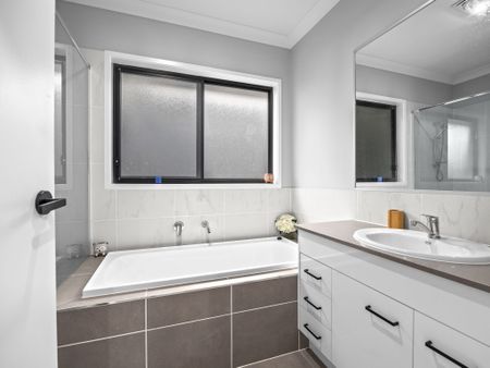 12 Beat St, Ripley QLD 4306 - House For Rent | Domain - Photo 5