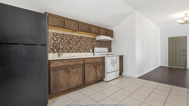 For Lease - 762 AYLMER Avenue, Windsor, Ontario - Photo 1