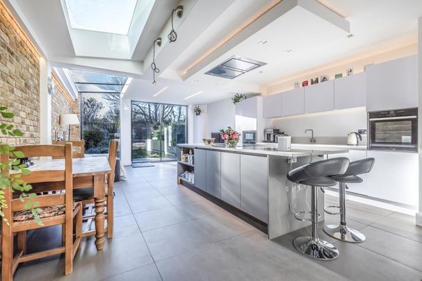 5 bedroom terraced house to rent - Photo 1