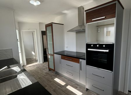 Tidy 3 Bedroom Home in Melville - Photo 4