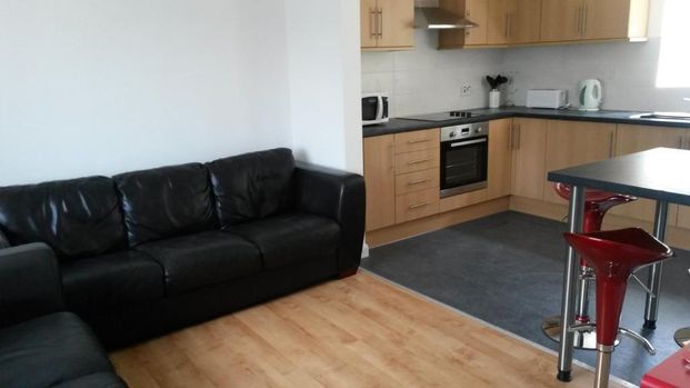 5 bedroom semi-detached house to rent - Photo 1