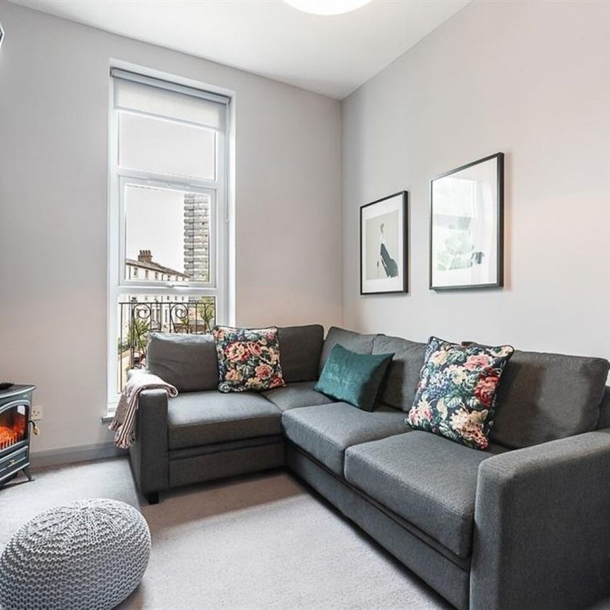 1 bedroom Flat To Let - Photo 1