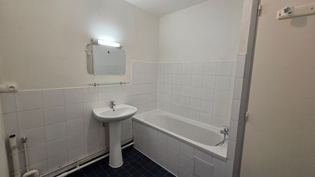 Location Appartement 3 pièces 70m² ST JEAN DE LA RUELLE 45140 - Photo 3