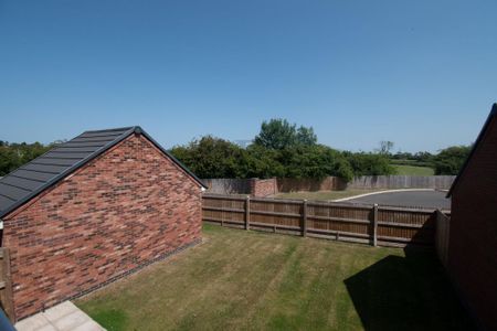 4 bedroom detached house to rent - Photo 5