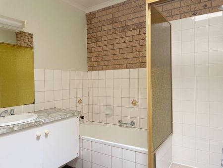 CBD LIVING - Photo 4