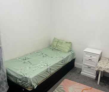 Room in a Shared House, Harpenden Road, E12 - Photo 2
