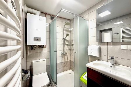 Duża kawalerka w Kamienicy - Zdjęcie 4