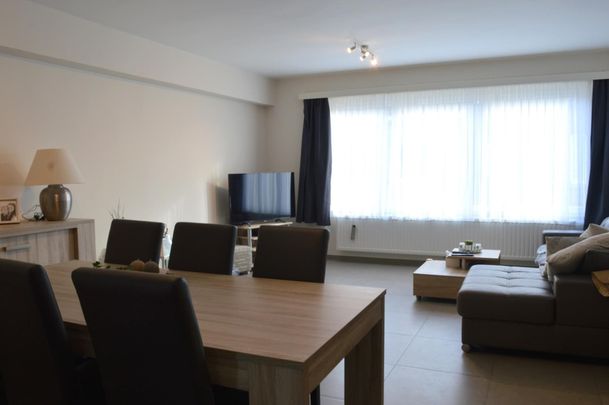 Ruim 2 slaapkamer appartement met terras - Photo 1