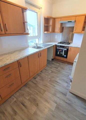 2 bedroom ground floor flat to rent - Photo 4