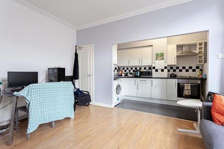 3 bedroom private hall to rent - Photo 2