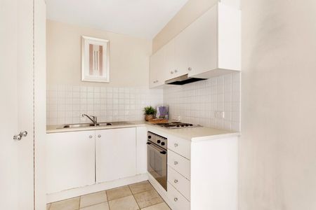 3/10 Violet Street, Essendon VIC 3040 - Photo 4
