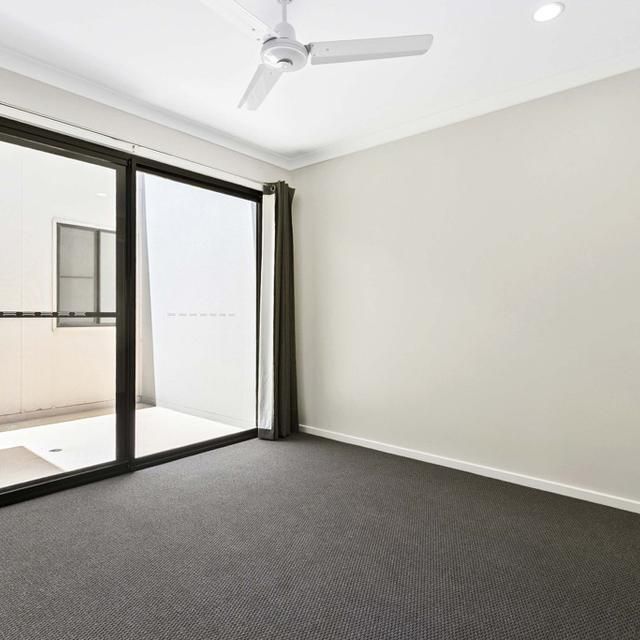 WALK TO SCHOOL & SHOPS - Photo 1