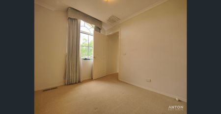 Charming Family Home with North-Facing Yard in Blackburn North! - Photo 4