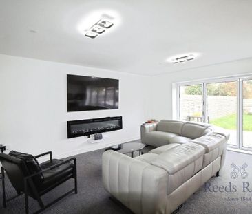 4 bedroom detached house to rent - Photo 4