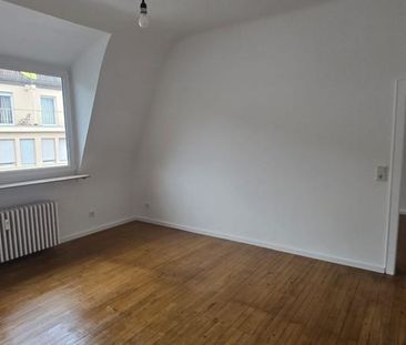 Dachgeschoss-Wohnung mit 4-ZKB in zentraler Lage von Saarbrücken! - Photo 1