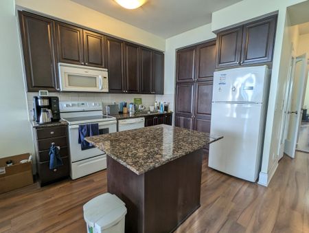 For Lease - 330 Burnhamthorpe Road Unit# 2210, Mississauga, Ontario - Photo 4