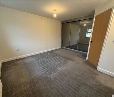 A two bedroom terraced house across three floors in the popular Com... - Photo 3