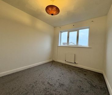 4 bedroom semi-detached house to rent - Photo 5