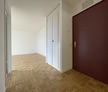 Appartement de 2 pièces au 4ème étage avec vue sur le lac. - Photo 3