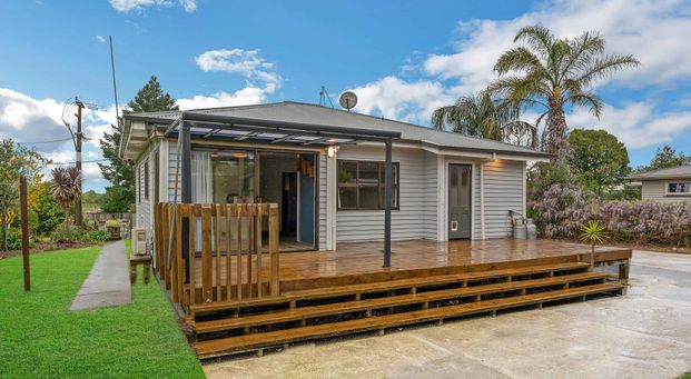 3 Bedroom + 2bd Sleepout! - Photo 1