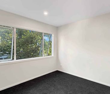 Experience Modern Living in a Free-Standing, N... - Photo 2