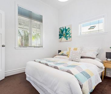Charming Central Devonport 4/5 Bdrm Villa w/Garden - Photo 5