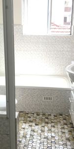 Location! Location! - Photo 4