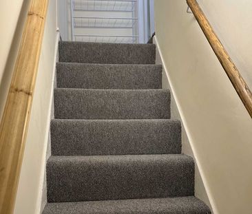 Room 1, 25 Springfield Road, Guildford, Surrey GU1 4DW - Photo 1