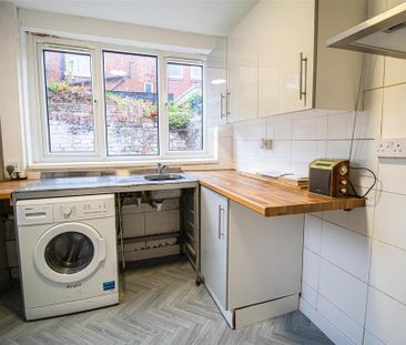 2 bedroom terraced house to rent - Photo 6