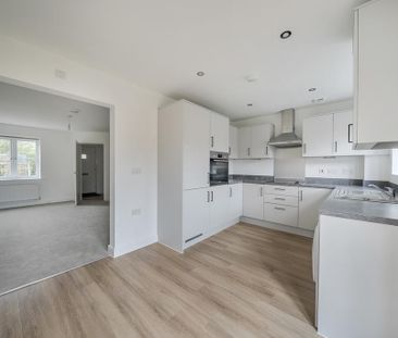 3 bedroom semi-detached house to rent - Photo 5