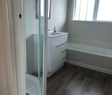 Convenient location - Photo 2