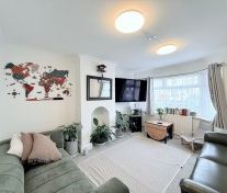 4 bed Mid Terraced House for Rent - Photo 2