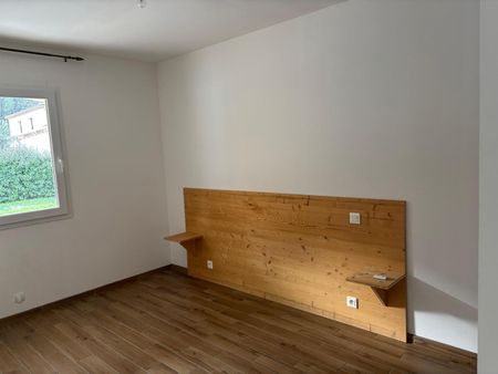 Location Maison 4 pièces 105m² GRAVIERES 07140 - Photo 2