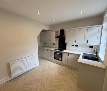 2 bedroom semi-detached house to rent - Photo 3