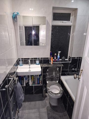 1 bedroom in a house share to rent - Photo 5