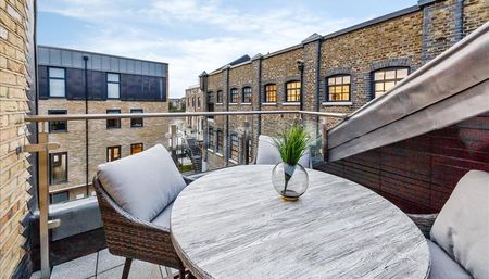 2 bedroom penthouse to rent - Photo 2