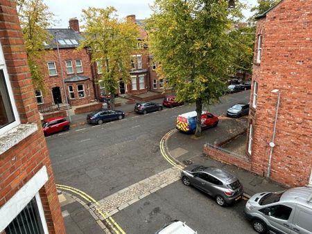 Apt 3, 3 Eglantine Gardens, Belfast, BT9 6EZ - Photo 5