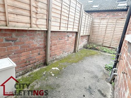 5 bedroom semi-detached house to rent - Photo 5