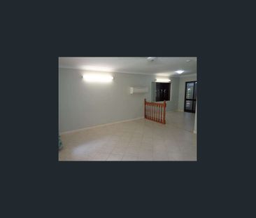 Centrally located house in Mooroobool - Photo 6