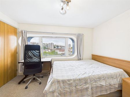 2 bedroom penthouse to rent - Photo 4