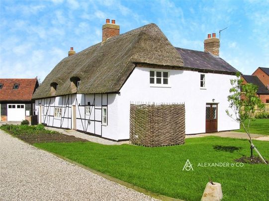 5 bedroom detached house to rent - Photo 1