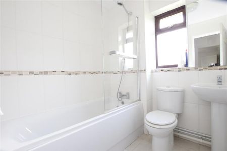 2 bedroom semi-detached bungalow to rent - Photo 5