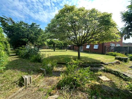 4 bedroom House in Cranbourne Chase, Winkfield, Windsor - Photo 3