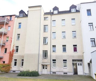 Lichtdurchflutete und großzügige 2-Zimmer-Dachgeschosswohnung im be... - Photo 3