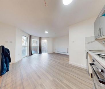 2 bedroom flat to rent - Photo 2