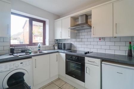 2 bedroom semi-detached house to rent - Photo 3